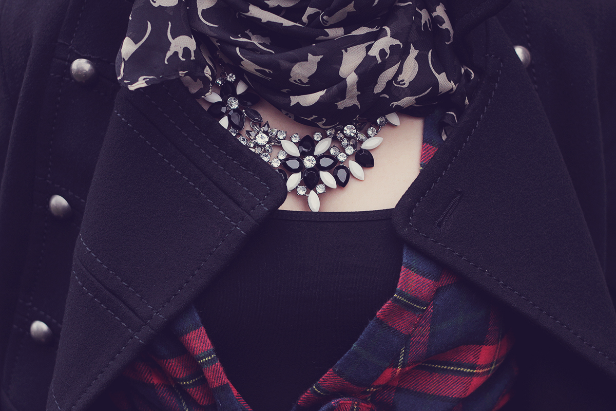 tartan pattern cat pattern scarf and rhinestone necklace