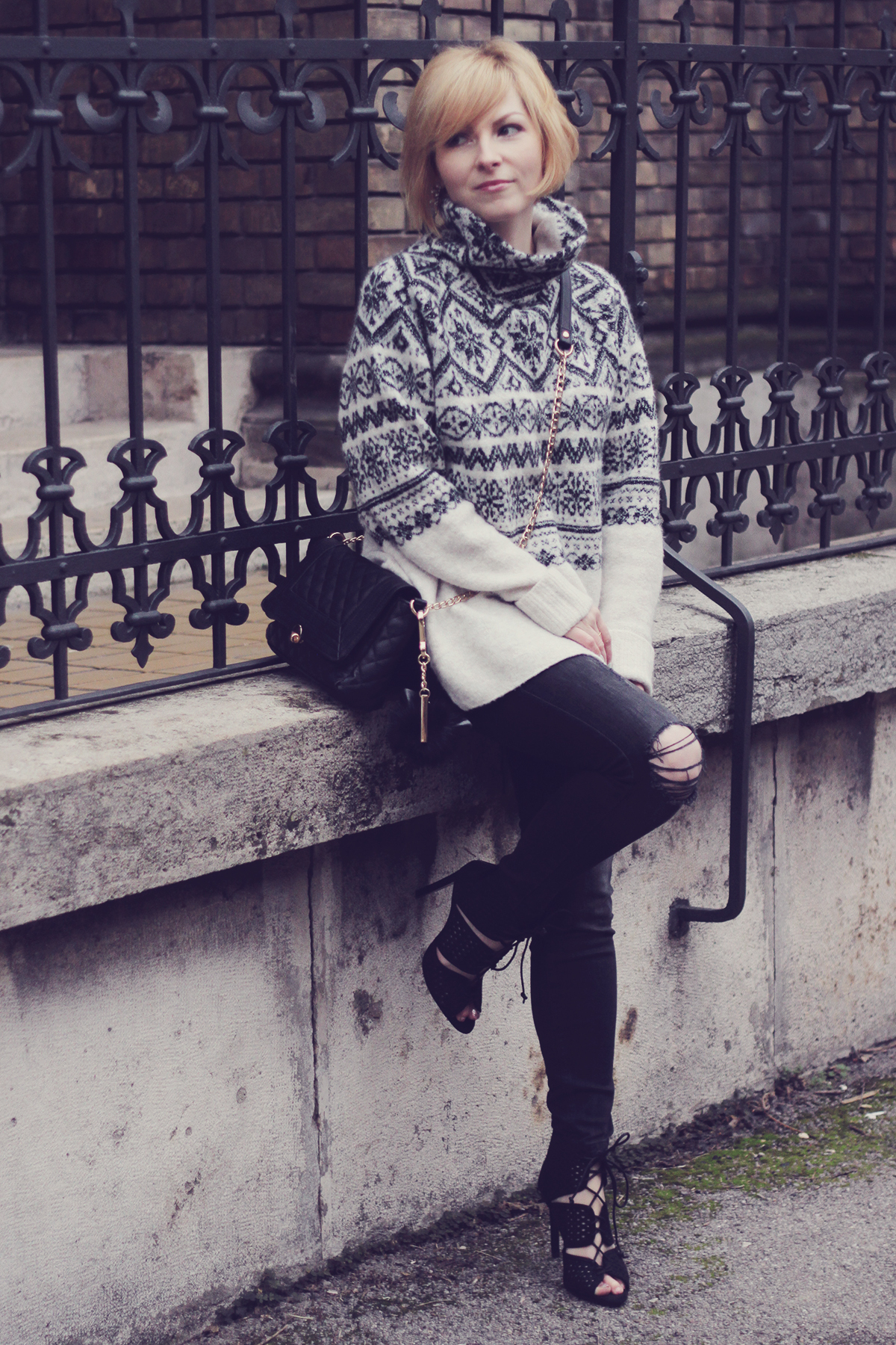 christmas winter jumper with jeans and heels