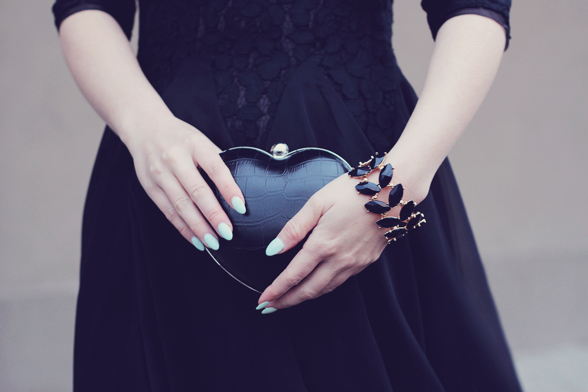 holiday look-black dress and heart clutch