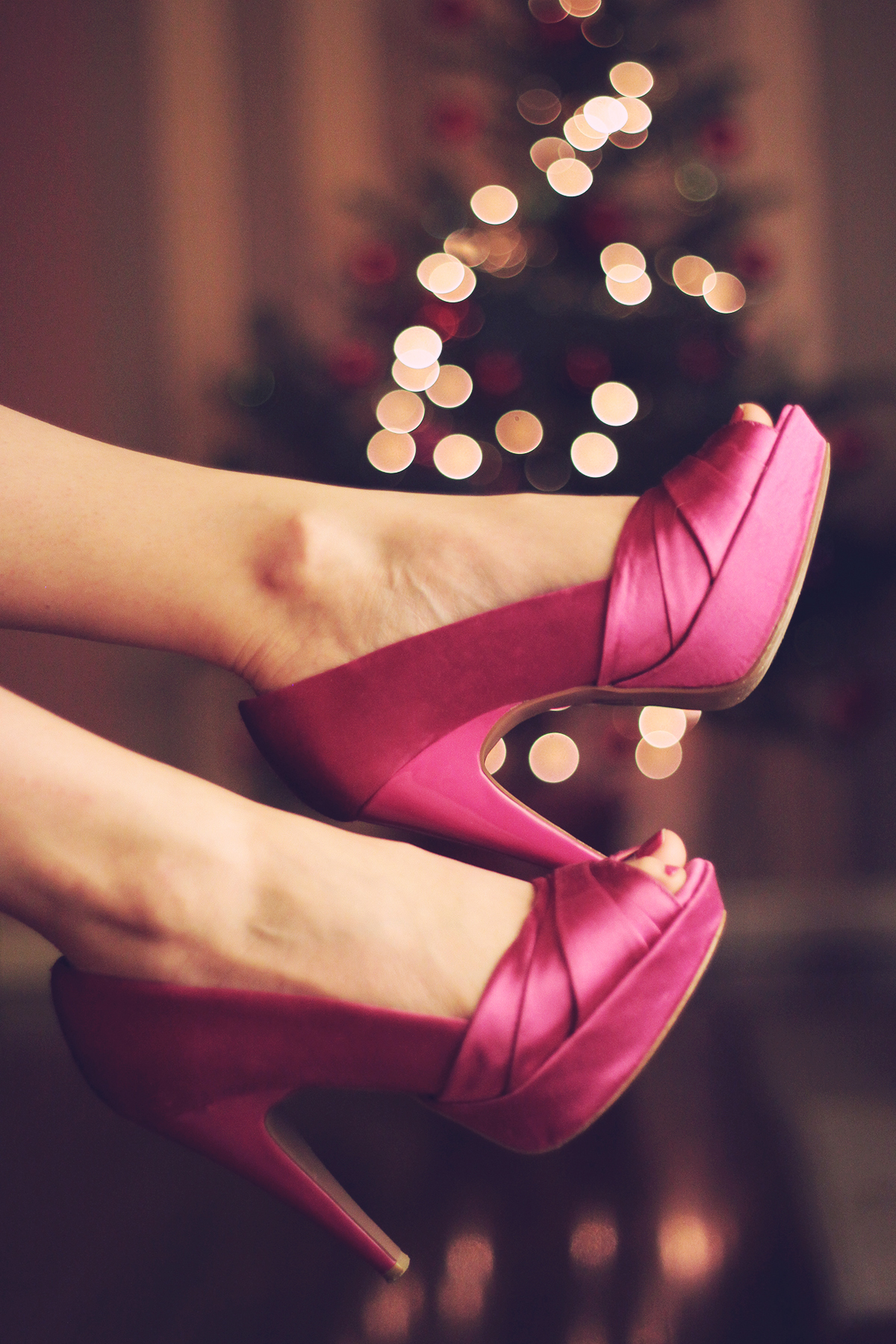 new years party look pink satin pumps