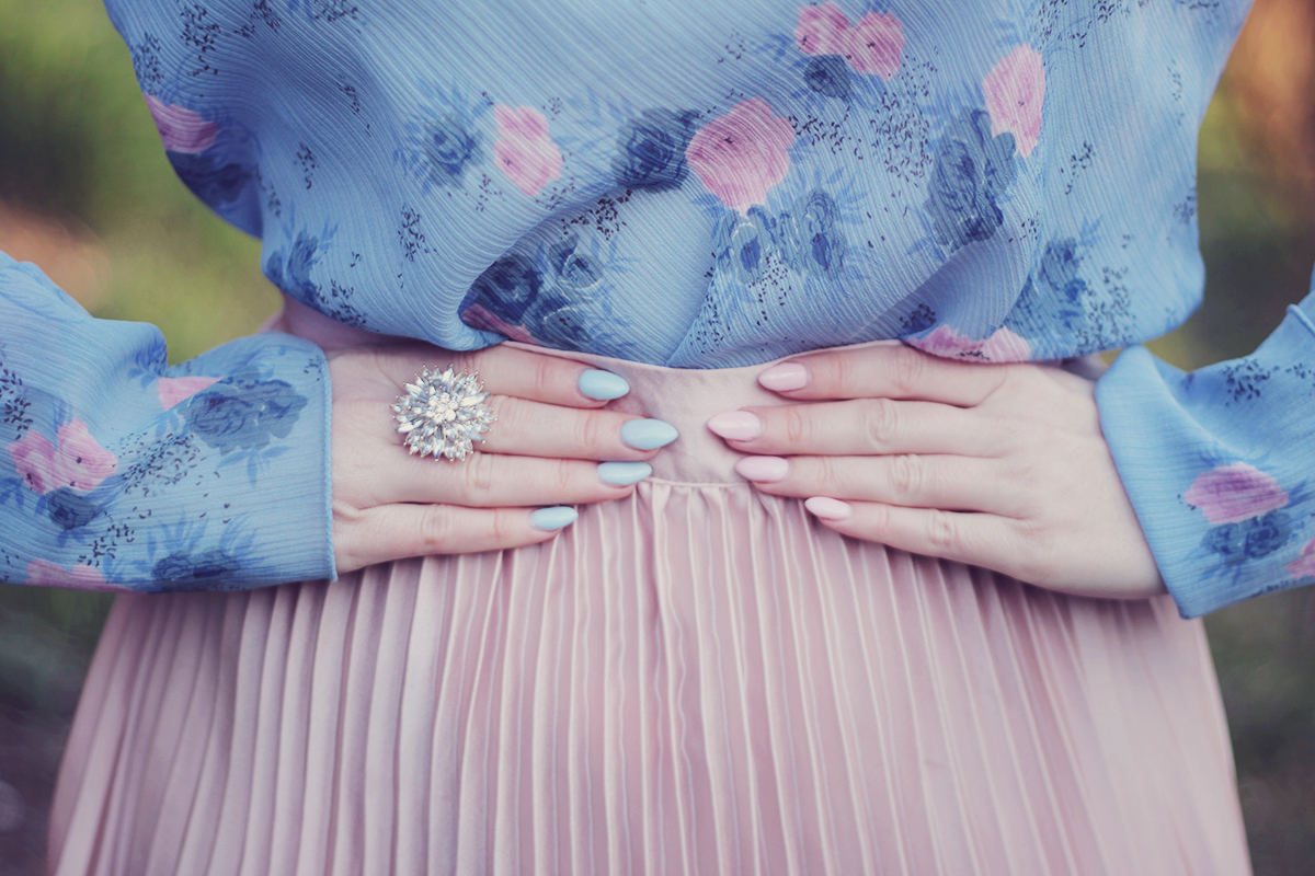rose quartz and serenity nails with crystal ring