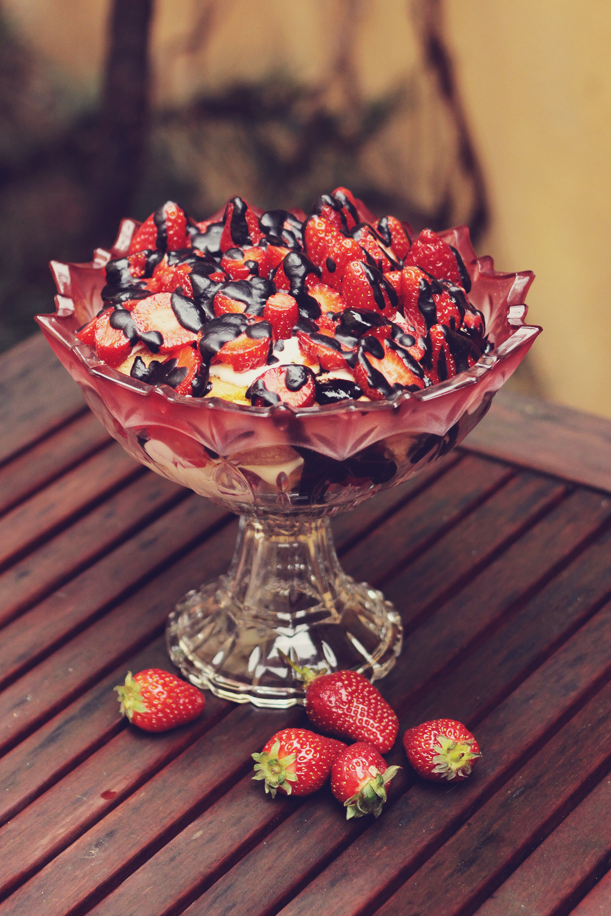 easy mascarpone cream and strawberries dessert