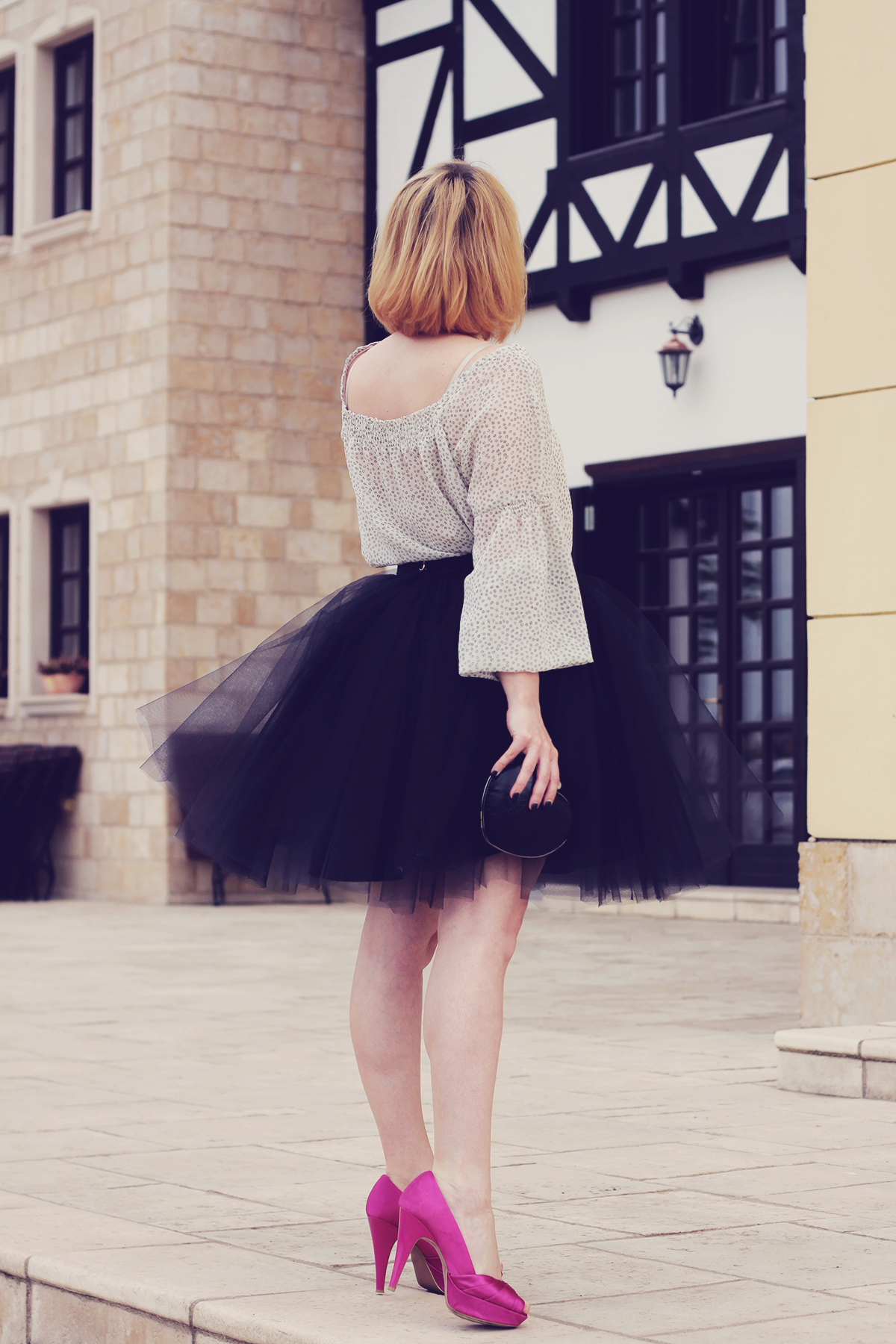 the tulle skirt and pink pumps_2