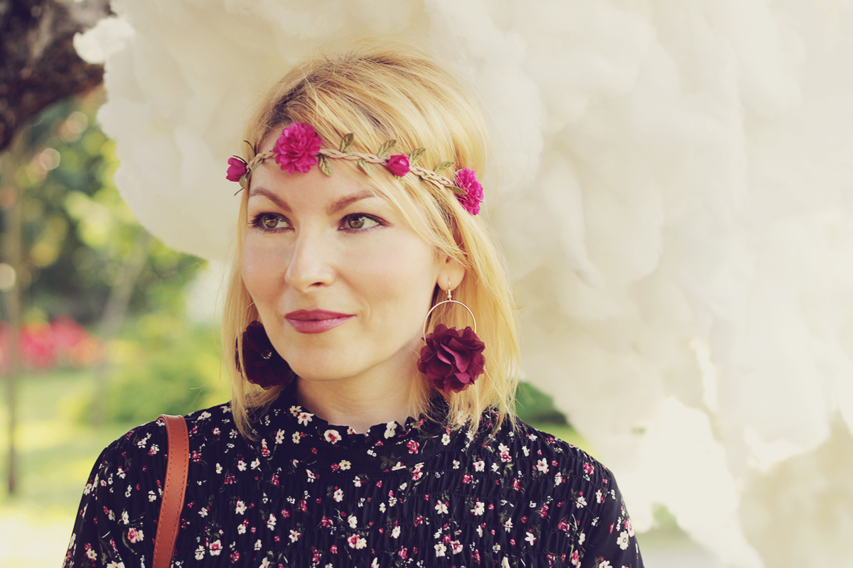 festival look_flower headband and flower earrings