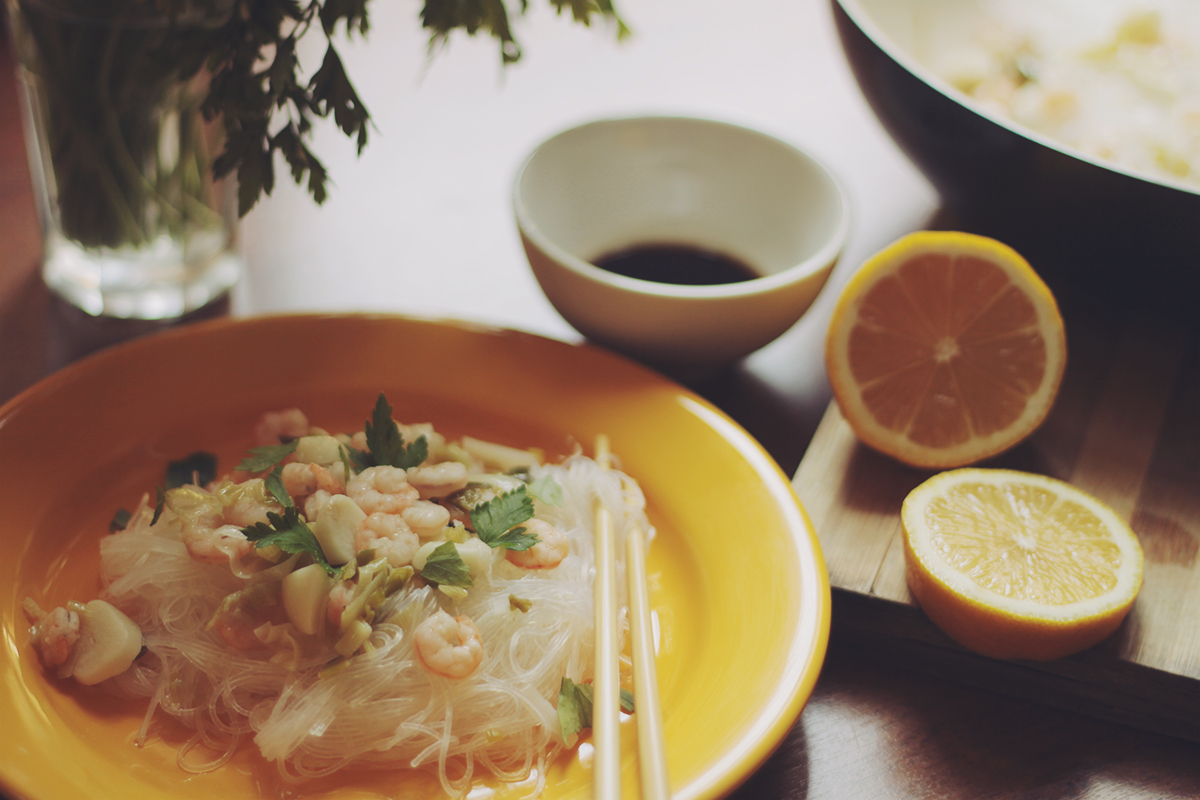 shrimp and rice noodles with lemon juice easy recipe