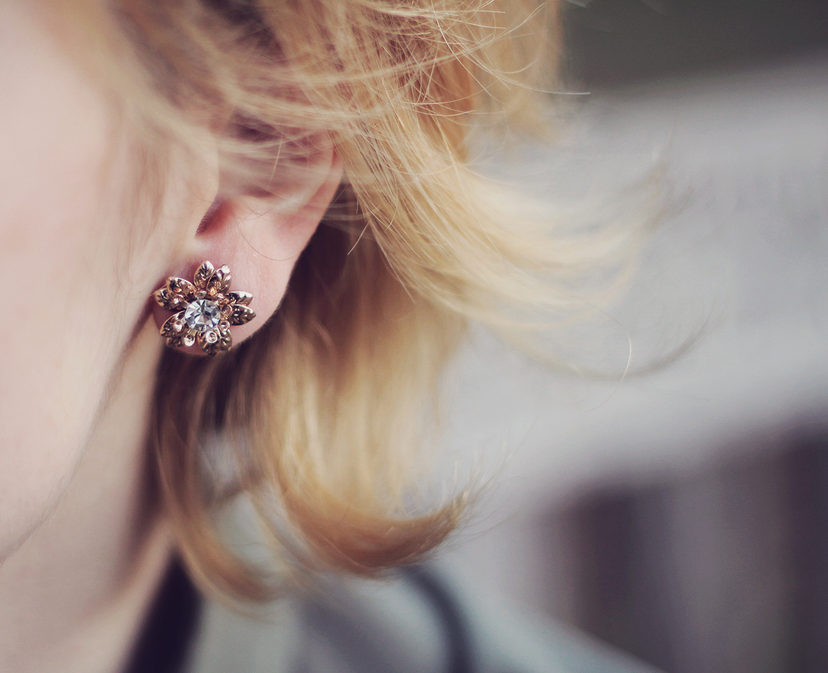 london-stud-flower-earrings