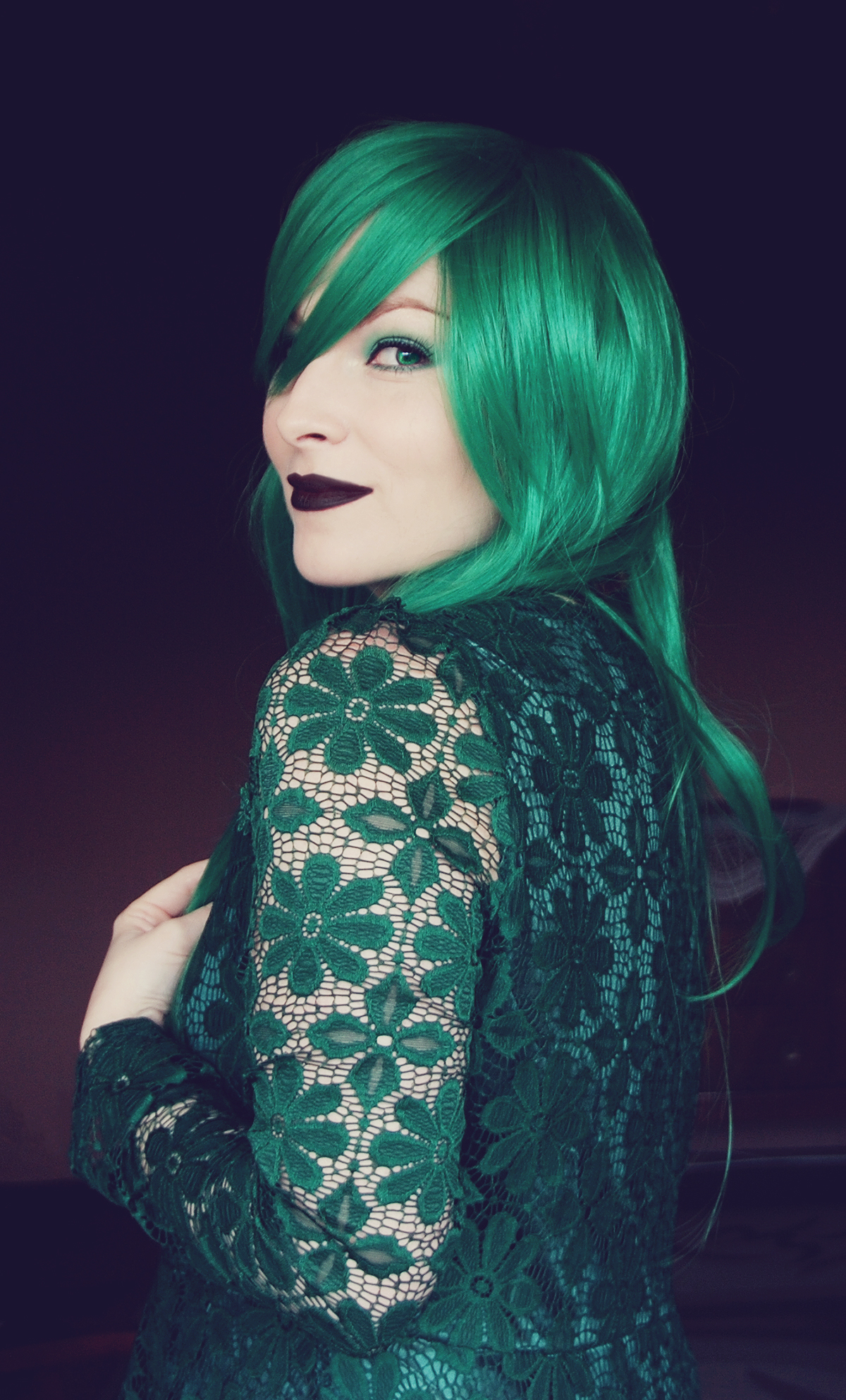 dresslily-emerald-green-wig-and-emerald-green-lace-blouse