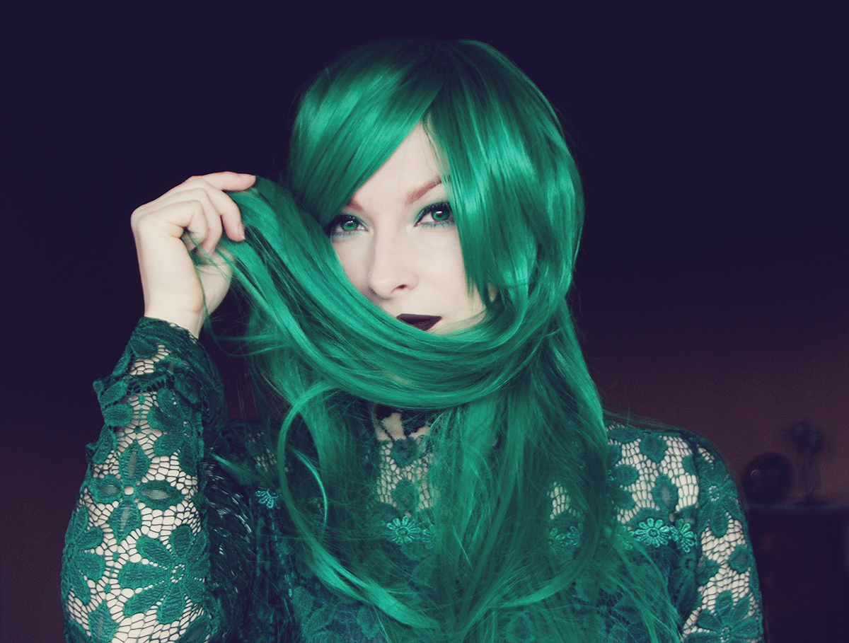 dresslily-emerlad-green-wig-and-black-lips