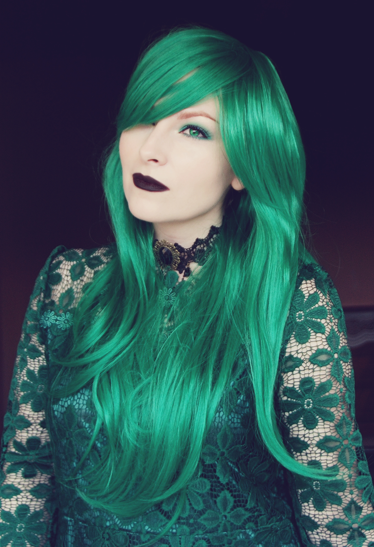 dresslily-vintage-choker-and-emerald-green-wig