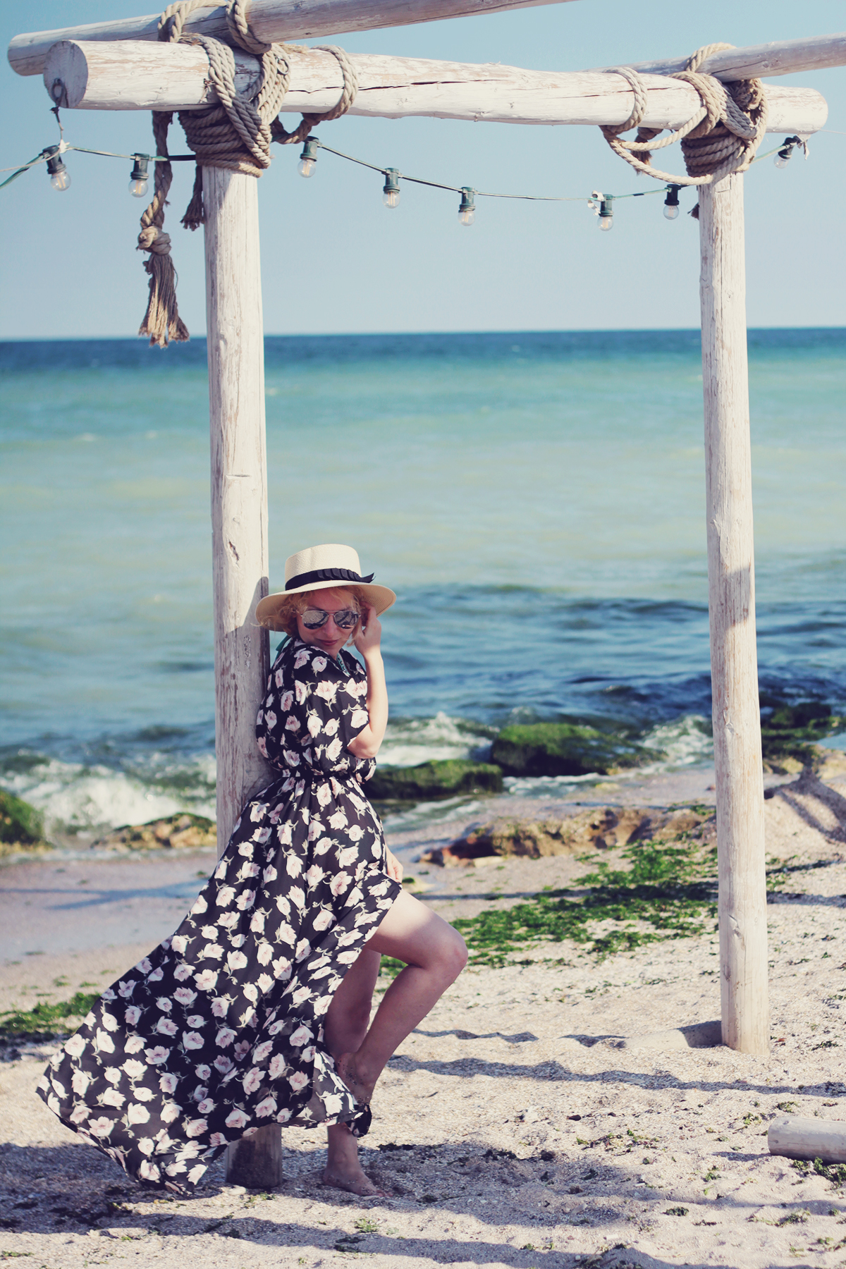 zaful floral maxi dress, beach, straw hat, sunglasses, vama veche