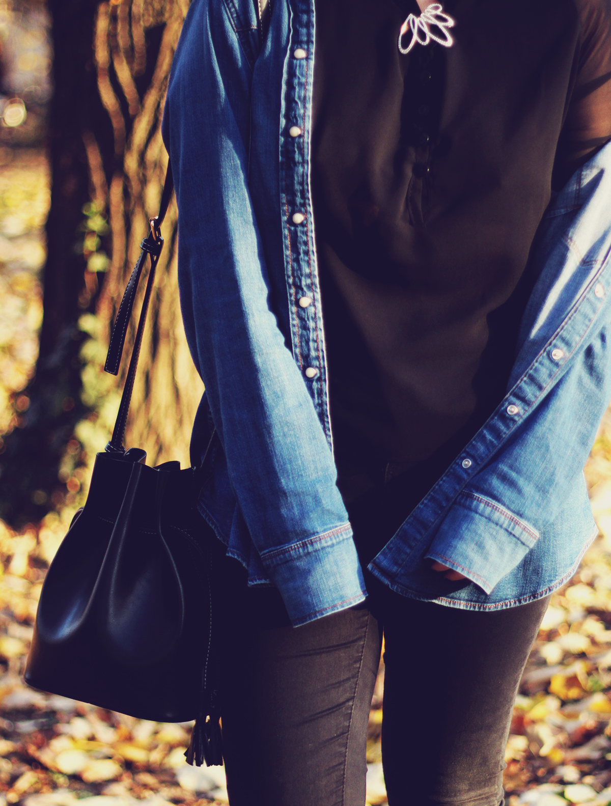 autumn, denim shirt, swarovski vintage brooch, jeans, fashionmia black top, bucket bag