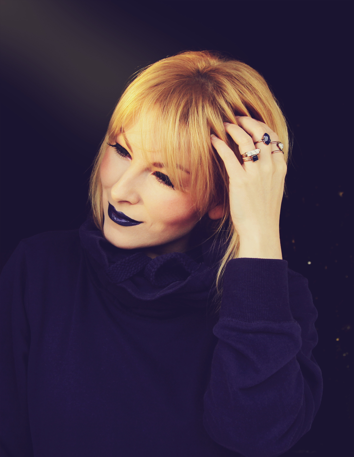 ultraviolet, color of the year 2018, blue lips, make-up, marble rings, blonde girl, violet hoodie, bob haircut with bangs, atomic blonde