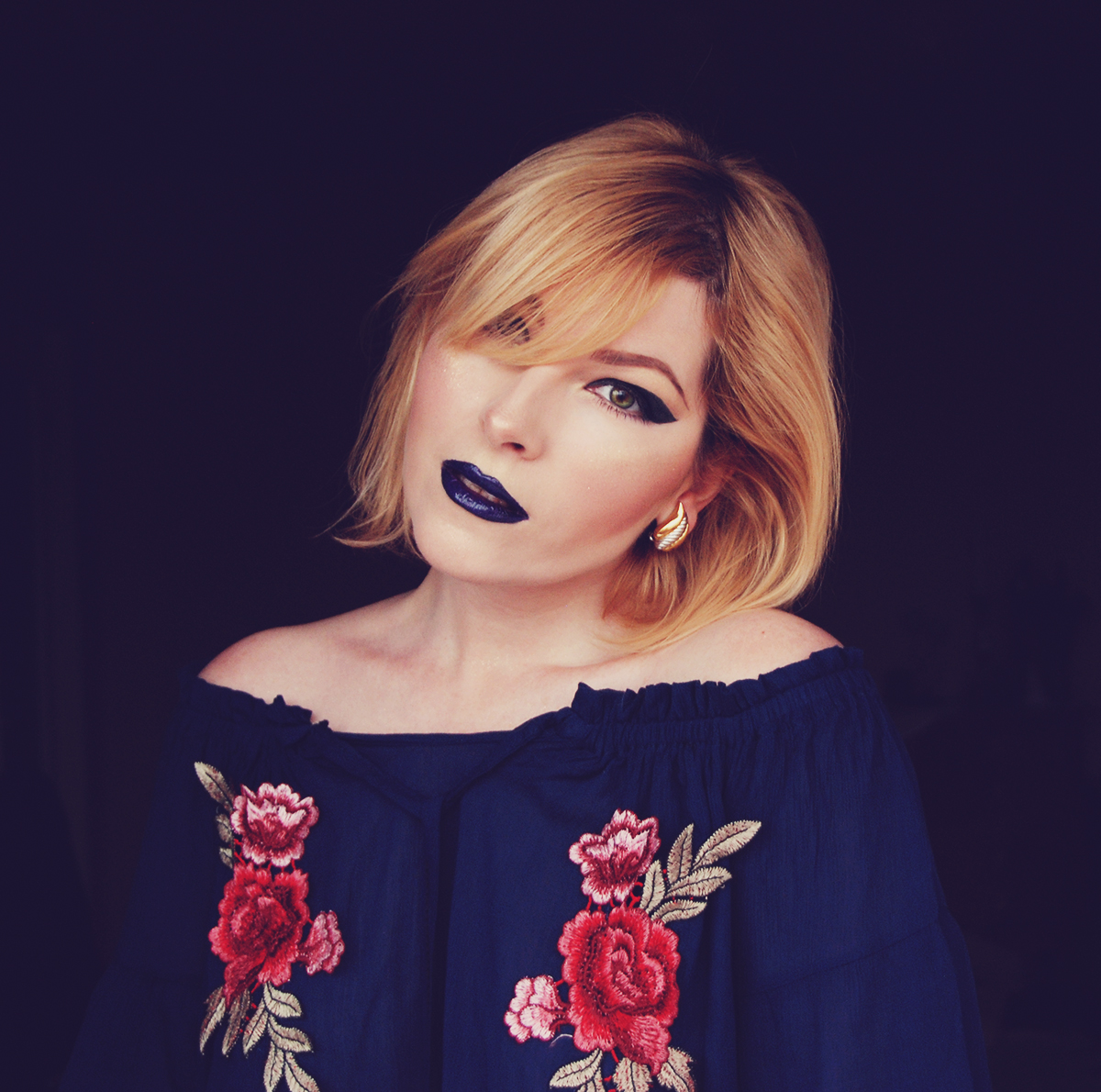 Valentine's Day look, blue lips, extreme cat eye for hooded lids, make-up, make-up tutorial, burberry earrings, off the shoulder floral embroidered top