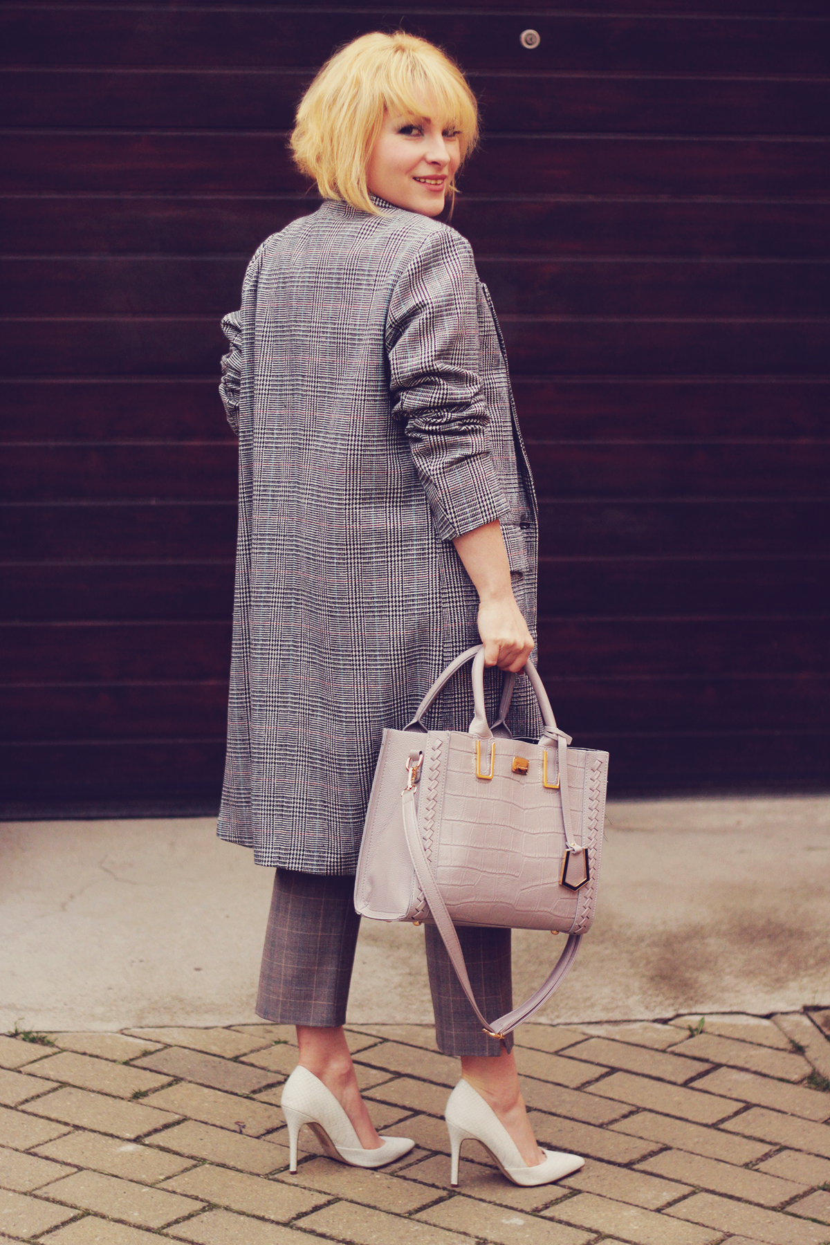 gingham coat and pants, white heels, tote bag, office look, work outfit inspiration