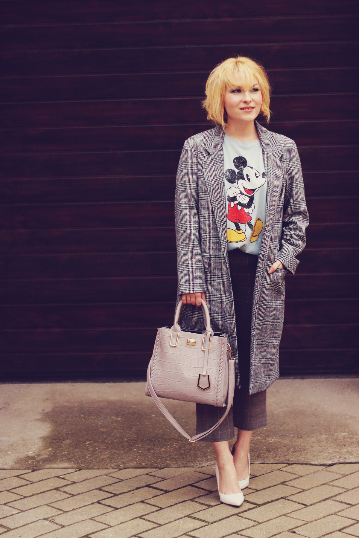 Mickey Mouse t-shirt, gingham coat and pants, white heels, tote bag, office look, work outfit inspiration