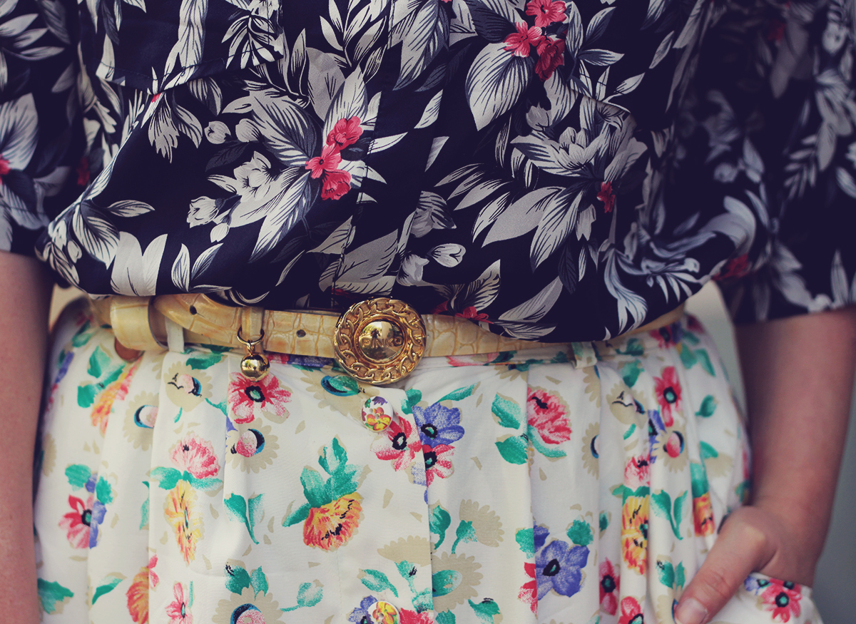 florals for fall, summer look, occasion, date night, floral shirt and skirt, pinko yellow belt, look details