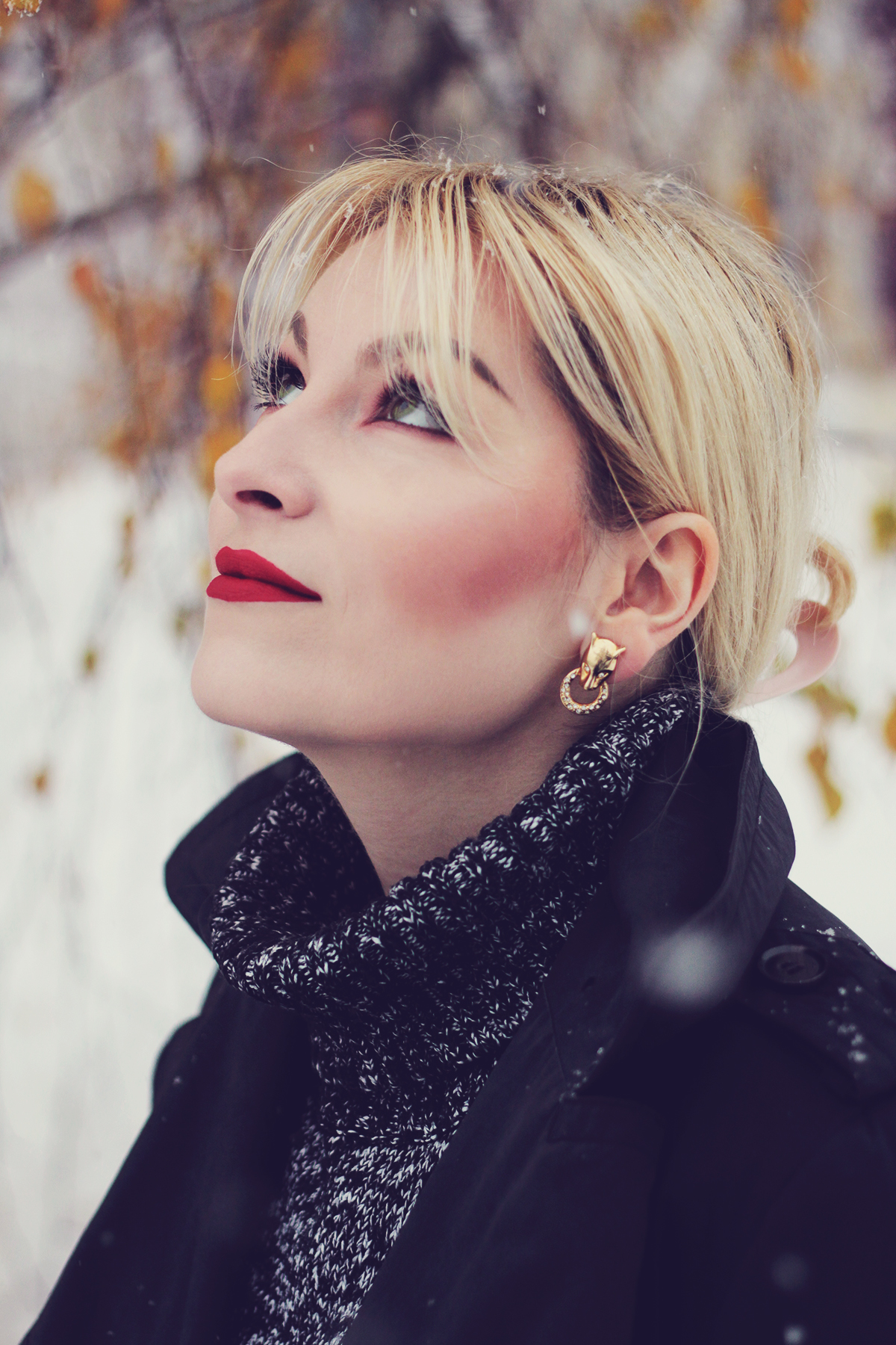 all black, winter fashion, snow, winter wonderland, red lipstick, zara trench coat, vintage earrings, oversized sweater