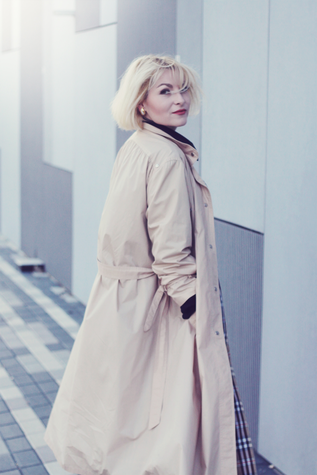 Burberry earrings, long trench coat, office look, so British, office fashion