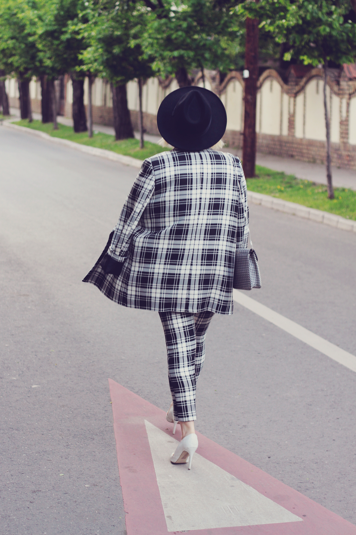 black and white look, office look, Womanfashion.ro checked suit, fedora hat, white heels, houndstooth Dune London bag, spring, spring fashion