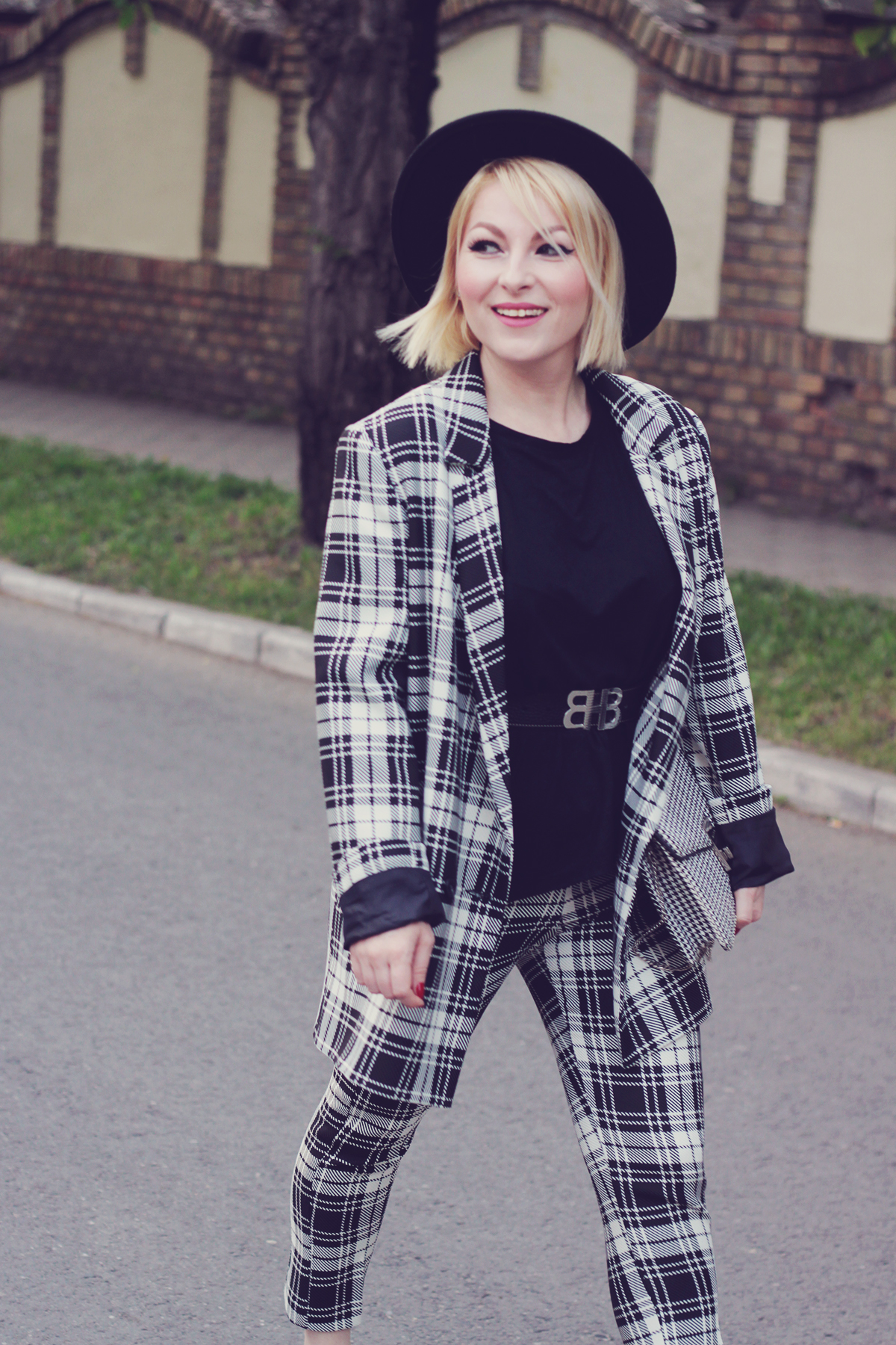 black and white look, office look, Womanfashion.ro checked suit, black top, Hugo Boss belt, fedora hat, houndstooth Dune London bag, spring, spring fashion