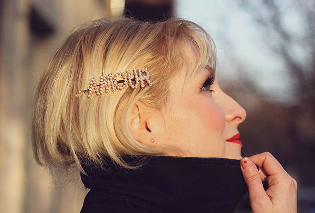 Amour pearl hair clip