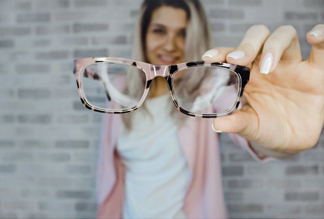 Fashion Tips For People That Wear Glasses
