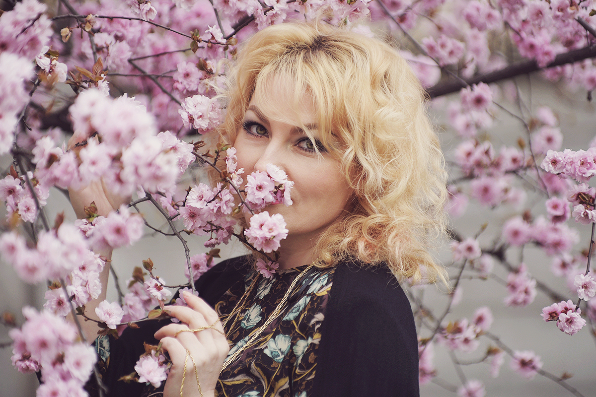 spring look, pink cherry blossoms, spring, curly blonde hair, floral top, Christian Dior necklace, black scarf