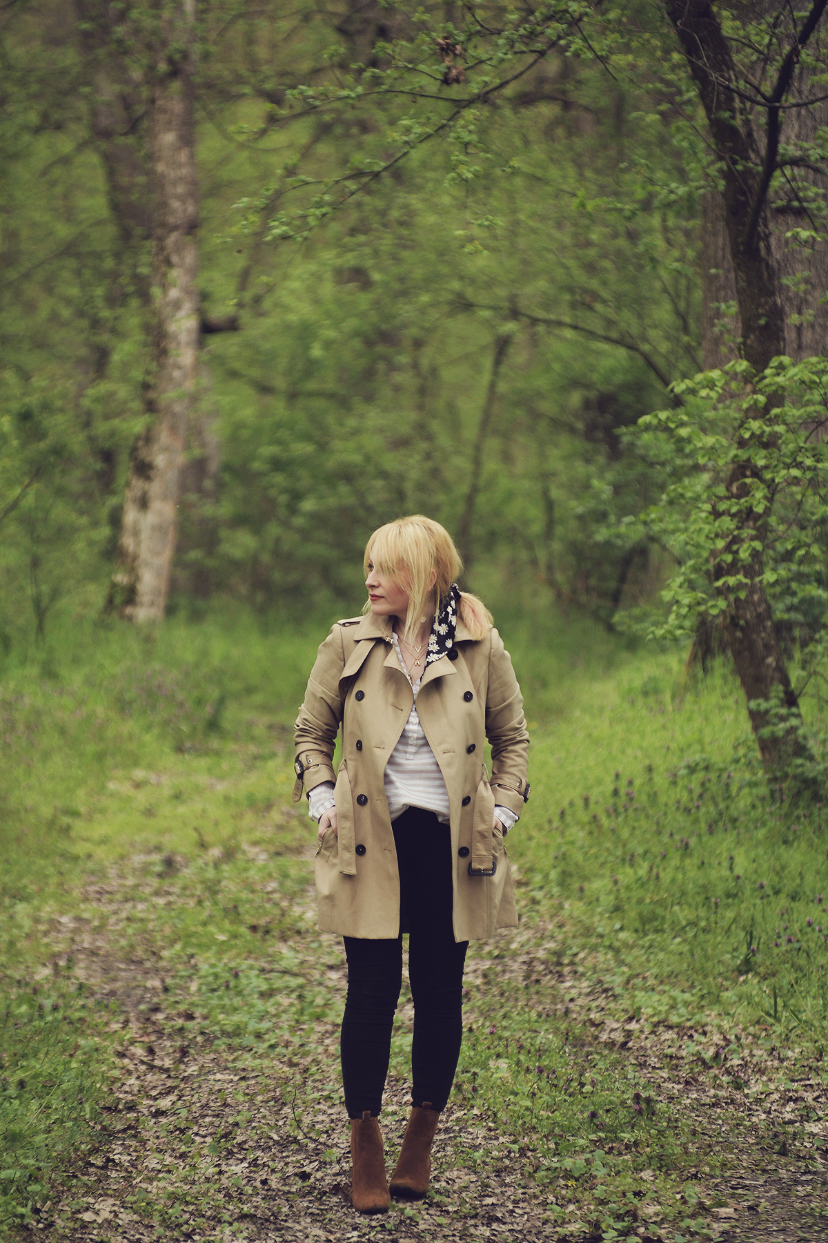 trench coat, jeans, suede boots, daisy print hair scarf, striped shirt, spring, spring look, into the woods