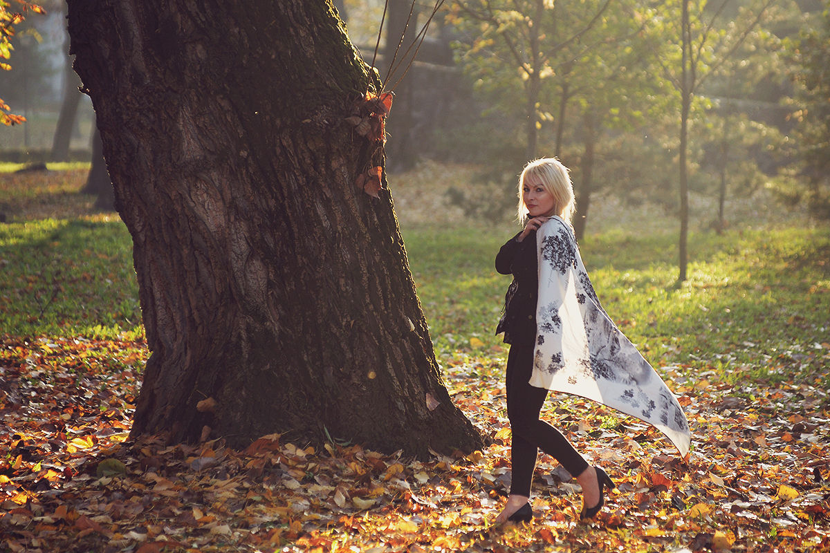 fall fashion, vintage scarf, office look, autumn leaves, Ralph Lauren jacket, Ralph Lauren heels