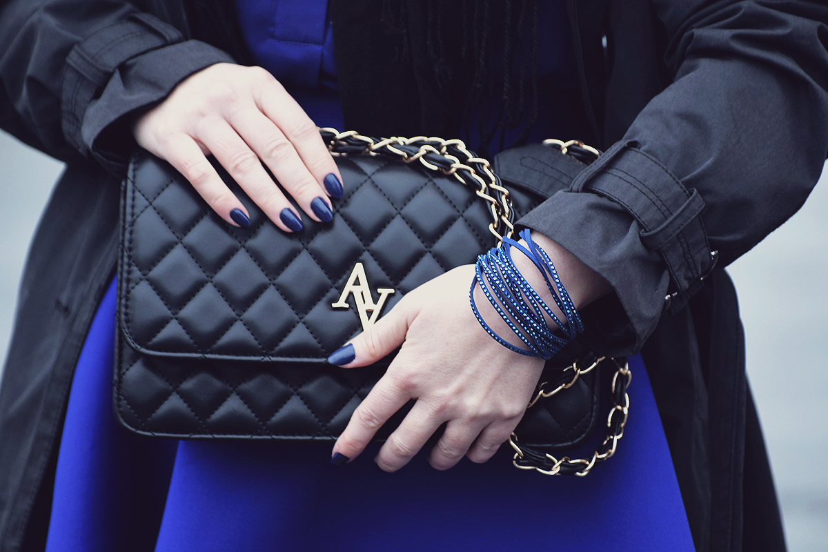 all blue look, blue skirt, blue shirt, blue nails, blue Swarovski bracelet